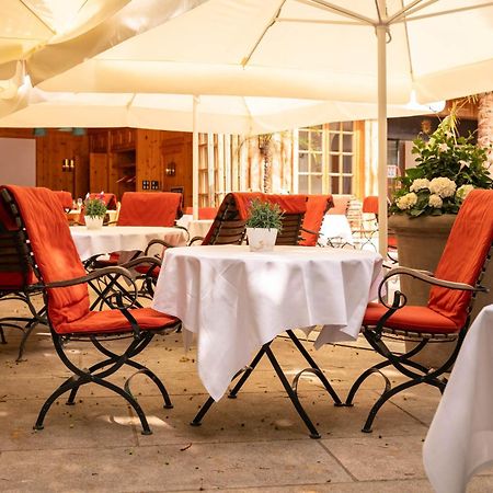Hotel Goldene Sonne Landshut Bagian luar foto