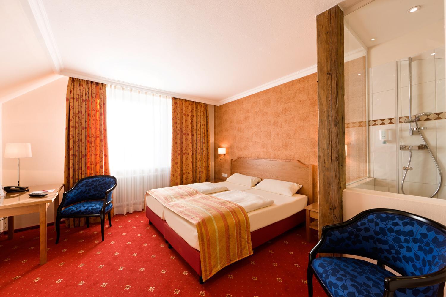 Hotel Goldene Sonne Landshut Bagian luar foto