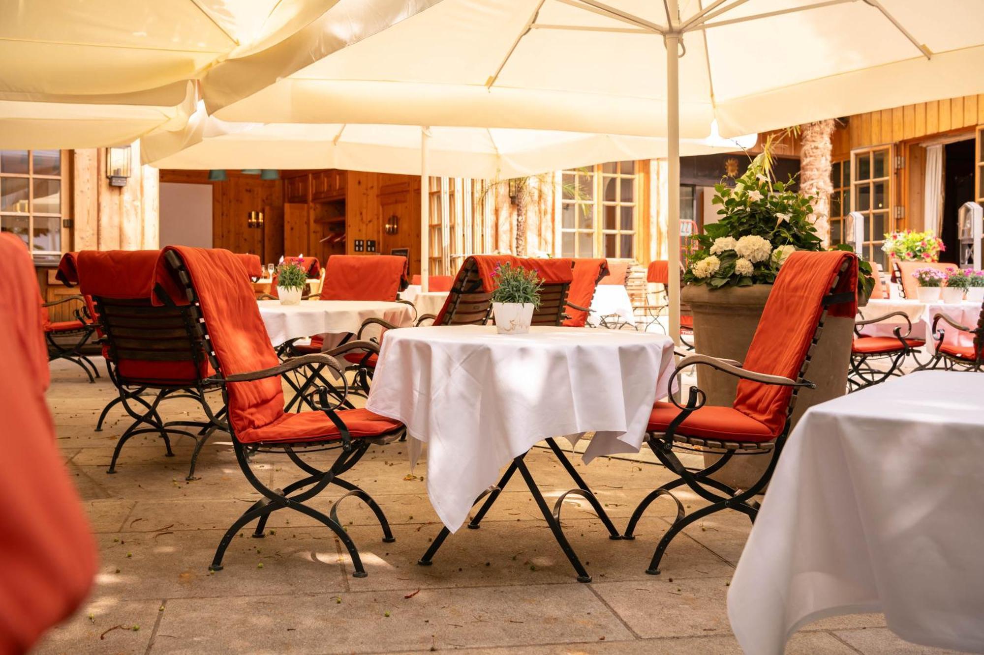 Hotel Goldene Sonne Landshut Bagian luar foto